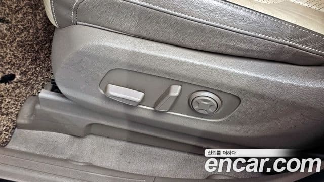 Kia Carnival 2021 — ფოტო 32/32