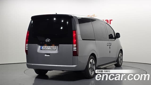 Hyundai Staria 2025 — Фото 2/20