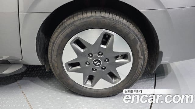 Hyundai Staria 2025 — Фото 5/20