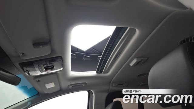 Hyundai Staria 2025 — Фото 17/20