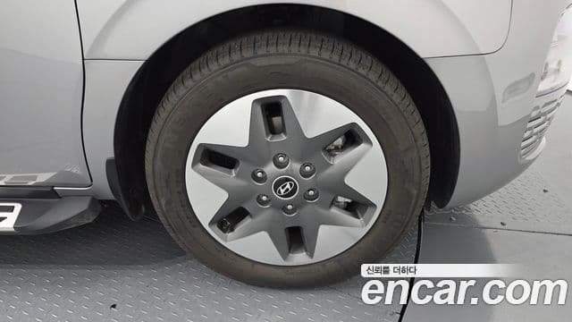 Hyundai Staria 2025 — ფოტო 3/30