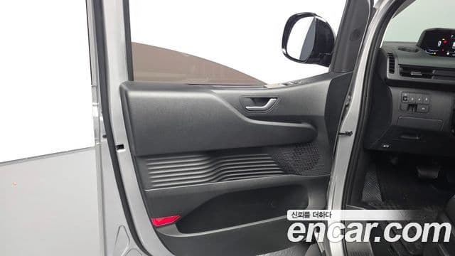 Hyundai Staria 2025 — ფოტო 18/30