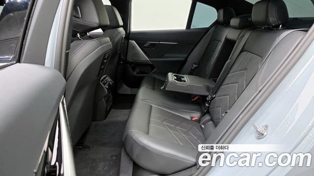BMW 5 Series 2025 — Şəkil 12/20