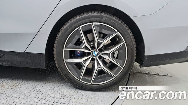 BMW 5 Series 2025 — ფოტო 16/30