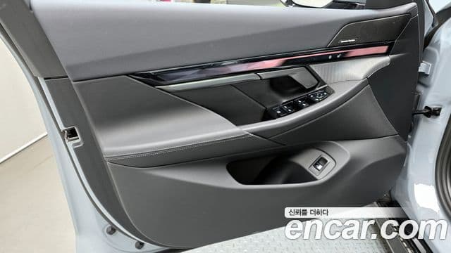 BMW 5 Series 2025 — ფოტო 7/30