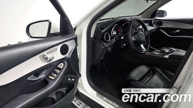 Mercedes-Benz GLC-Class 2019 — Şəkil 10/20