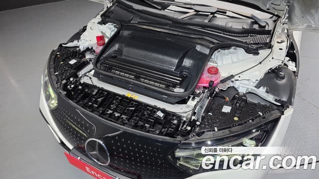 Mercedes-Benz EQE 2023 — ფოტო 17/20