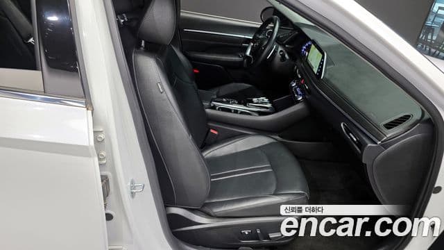 Hyundai Sonata 2021 — ფოტო 11/20