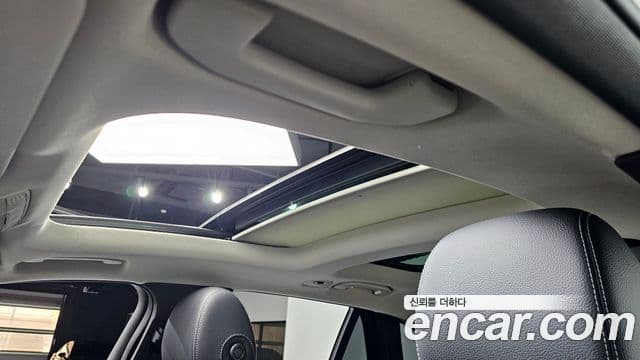 Mercedes-Benz GLC-Class 2018 — Şəkil 17/20