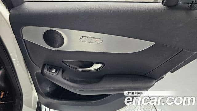 Mercedes-Benz GLC-Class 2018 — Şəkil 19/20
