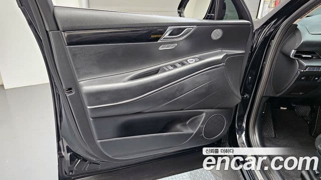 Genesis GV80 2020 — ფოტო 29/31