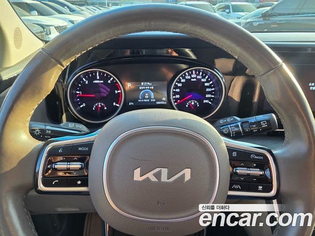 Kia Carnival 2022 — Фото 8/17