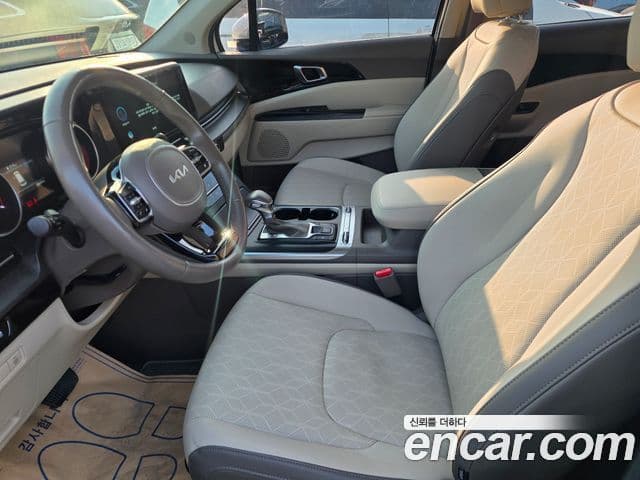 Kia Carnival 2022 — Фото 15/17