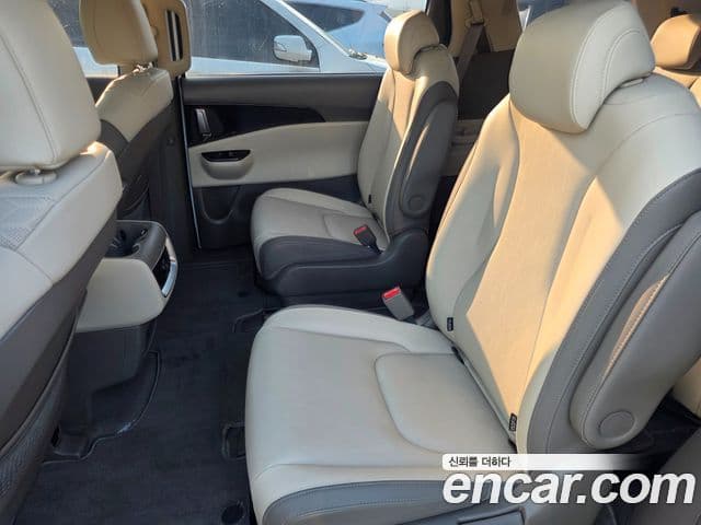 Kia Carnival 2022 — Фото 16/17