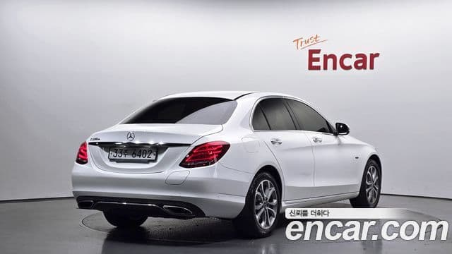 Mercedes-Benz C-Class 2018 — ფოტო 2/20