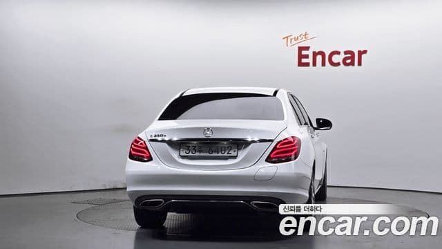 Mercedes-Benz C-Class 2018 — ფოტო 4/20