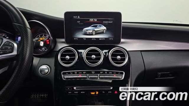Mercedes-Benz C-Class 2018 — ფოტო 15/20