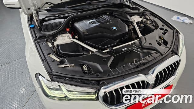 BMW 5 Series 2022 — Photo 12/36