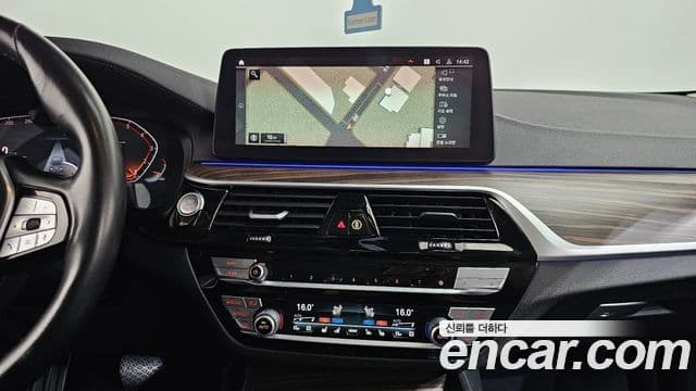 BMW 5 Series 2022 — Photo 16/36
