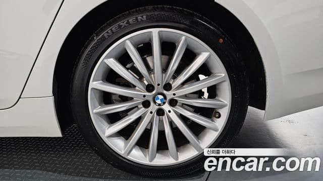 BMW 5 Series 2022 — Photo 13/36