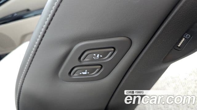 Kia Carnival 2021 — Фото 18/20