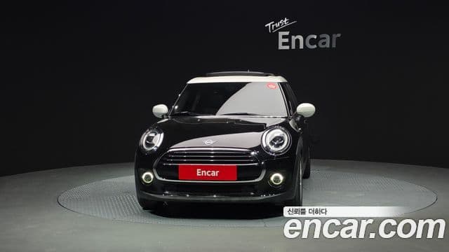 Mini Cooper 2020 — ფოტო 13/31