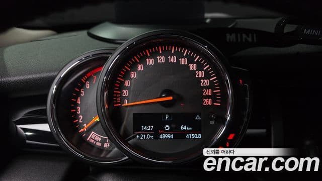 Mini Cooper 2020 — ფოტო 28/31