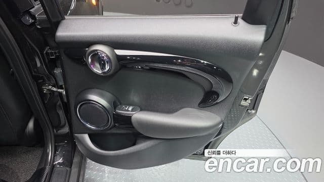 Mini Cooper 2020 — ფოტო 9/31
