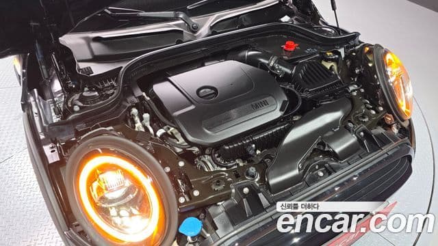 Mini Cooper 2020 — ფოტო 22/31