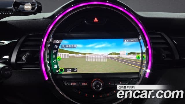 Mini Cooper 2020 — ფოტო 23/31