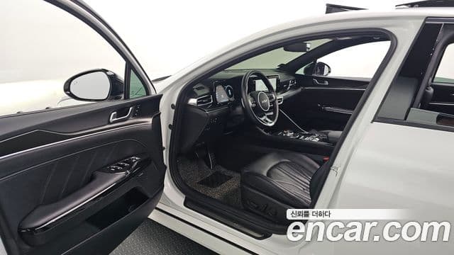 Kia K5 2023 — Şəkil 10/20