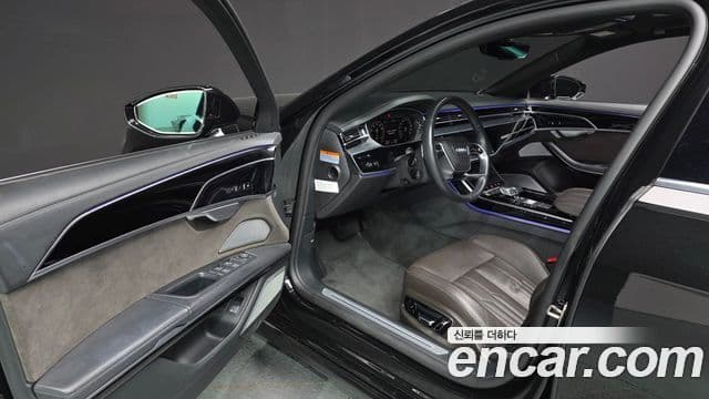 Audi A8 2021 — фото 10 из 20