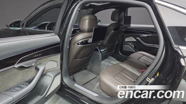 Audi A8 2021 — Şəkil 13/20