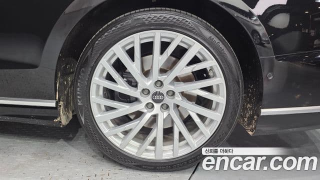 Audi A8 2021 — Photo 9/34