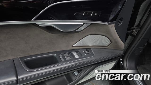 Audi A8 2021 — Photo 12/34