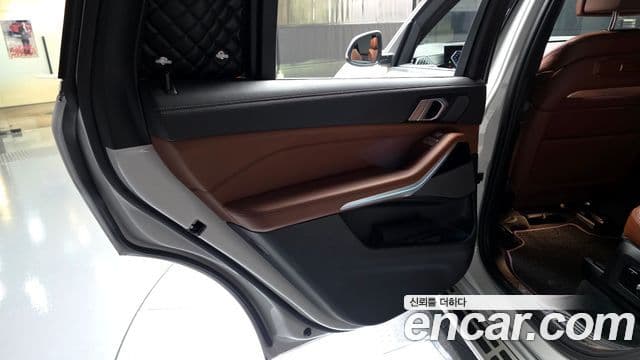 BMW X7 2024 — Photo 27/34