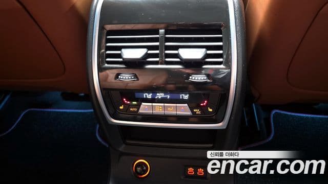 BMW X7 2024 — Photo 25/34