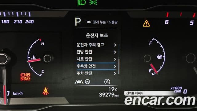 Hyundai Tucson Hybrid 2022 — Photo 16/31
