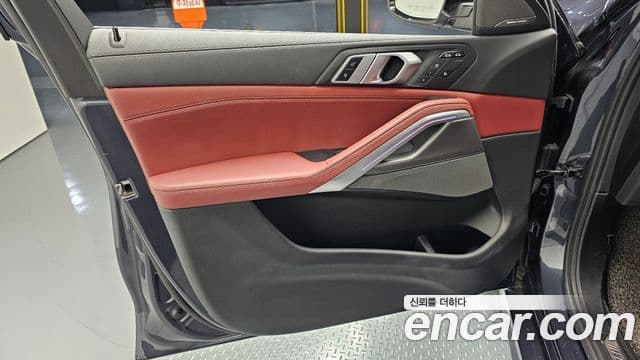 BMW X6 2020 — Photo 32/33