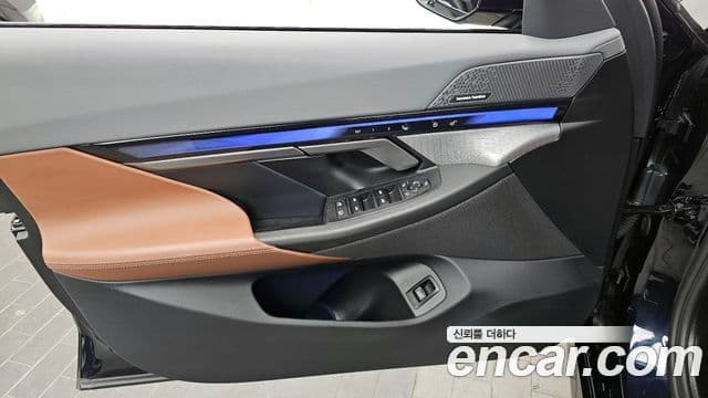 BMW 5 Series 2024 — Photo 11/36