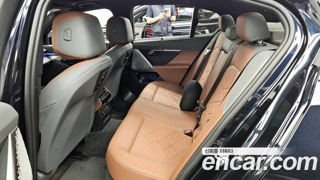 BMW 5 Series 2024 — Photo 27/36