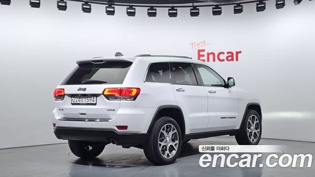 Jeep Grand Cherokee 2019 — Фото 2/20