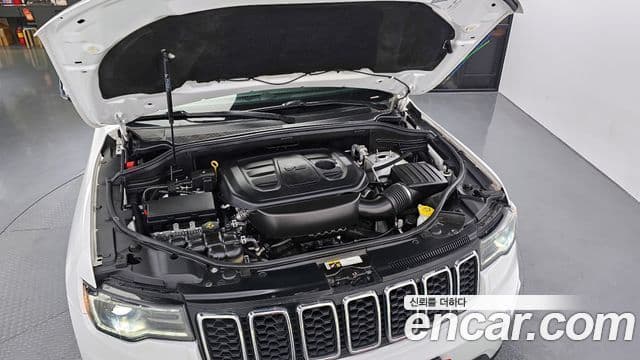 Jeep Grand Cherokee 2019 — Фото 6/20
