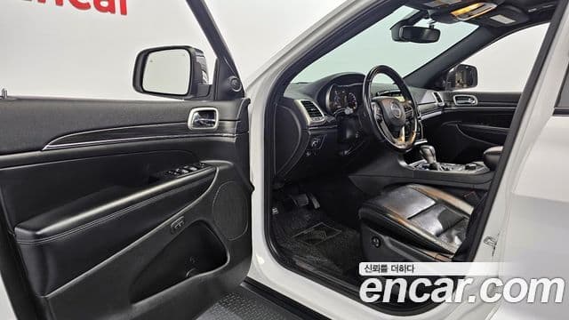 Jeep Grand Cherokee 2019 — Фото 10/20