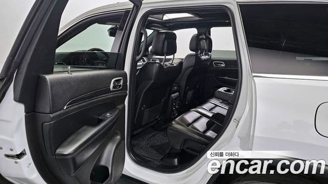 Jeep Grand Cherokee 2019 — Фото 12/20