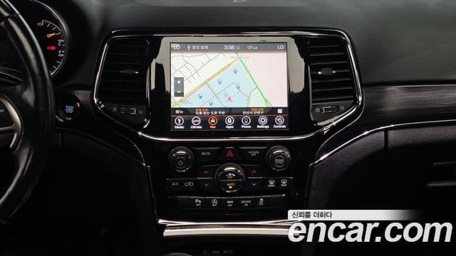 Jeep Grand Cherokee 2019 — Фото 16/20