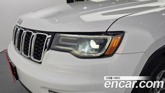 Jeep Grand Cherokee 2019 — Photo 16/34