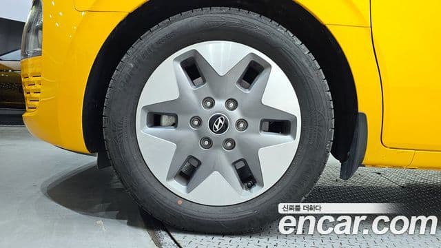 Hyundai Staria 2025 — ფოტო 5/20