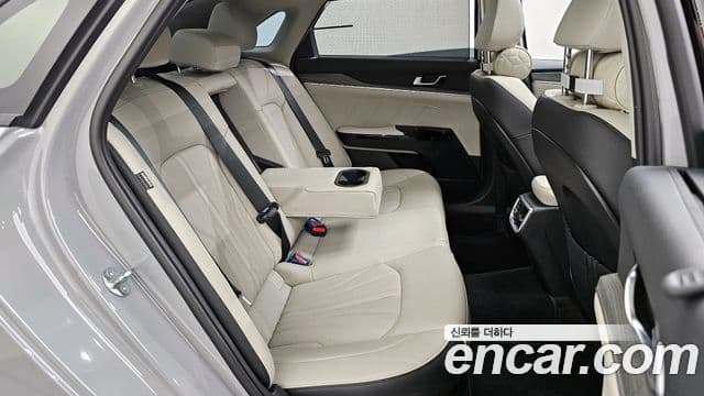 Kia K5 2023 — ფოტო 12/20