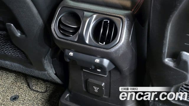 Jeep Wrangler 2019 — Şəkil 8/20